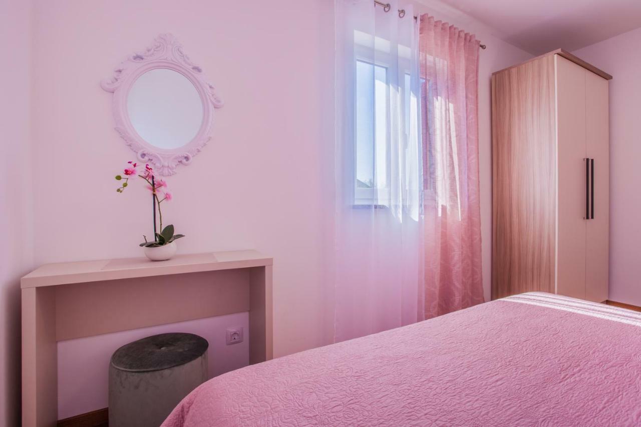 Apartman Madlen Cres Exterior photo