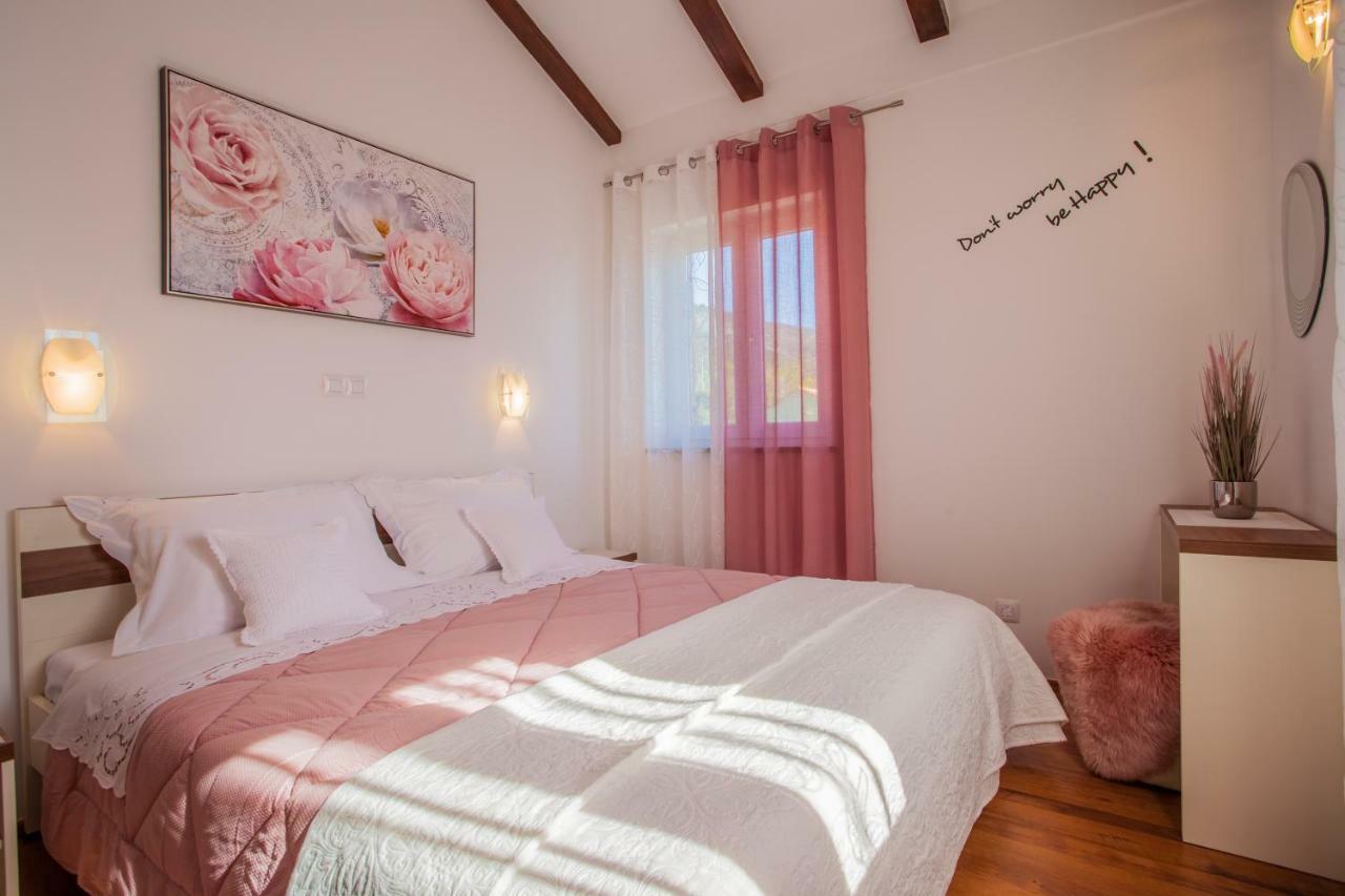 Apartman Madlen Cres Exterior photo