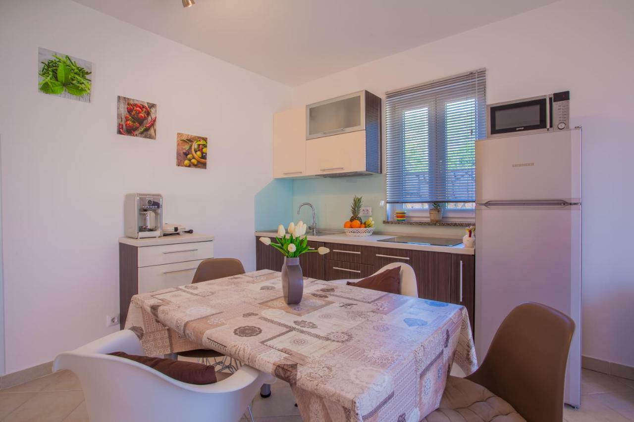 Apartman Madlen Cres Exterior photo