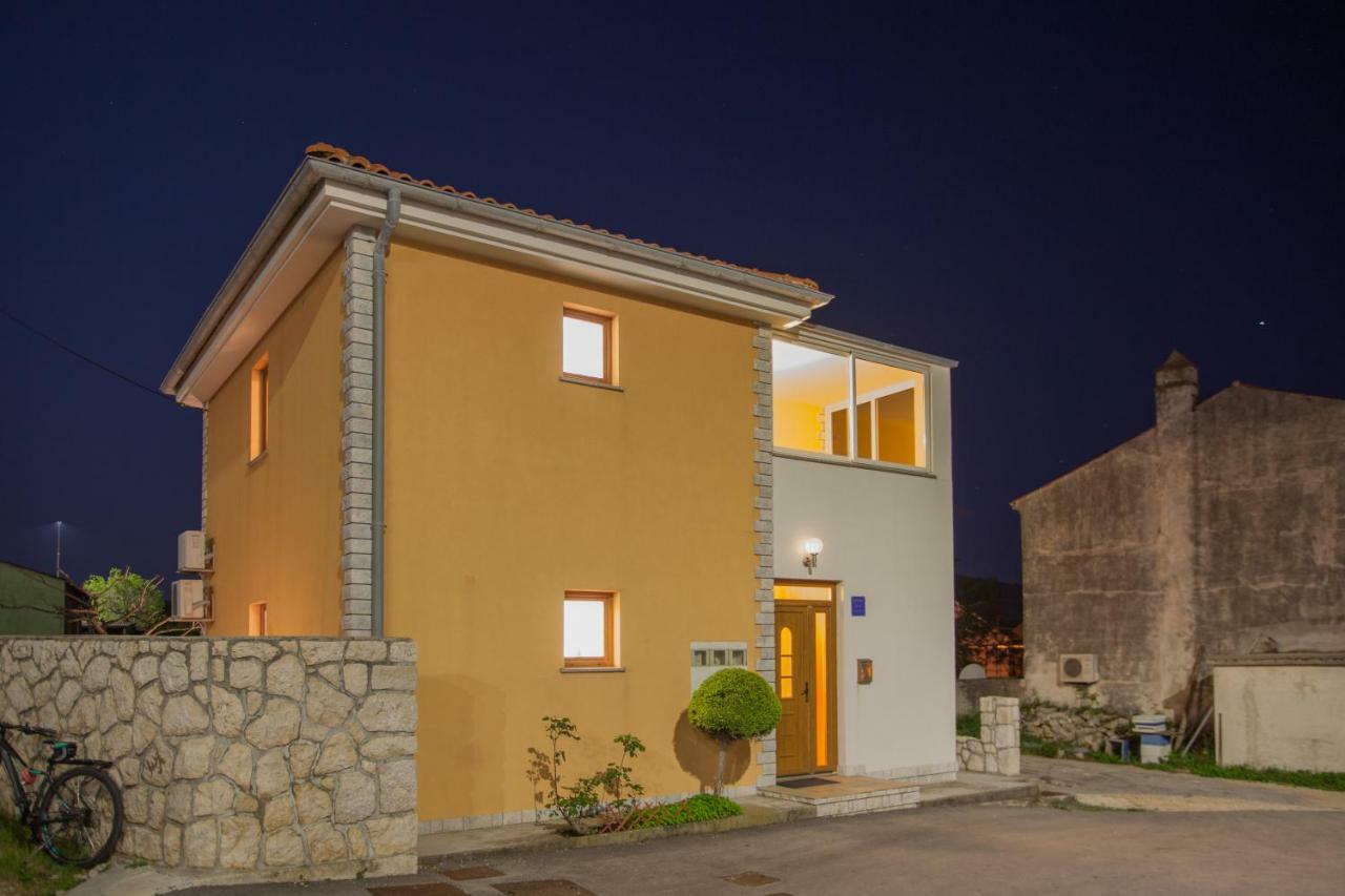 Apartman Madlen Cres Exterior photo