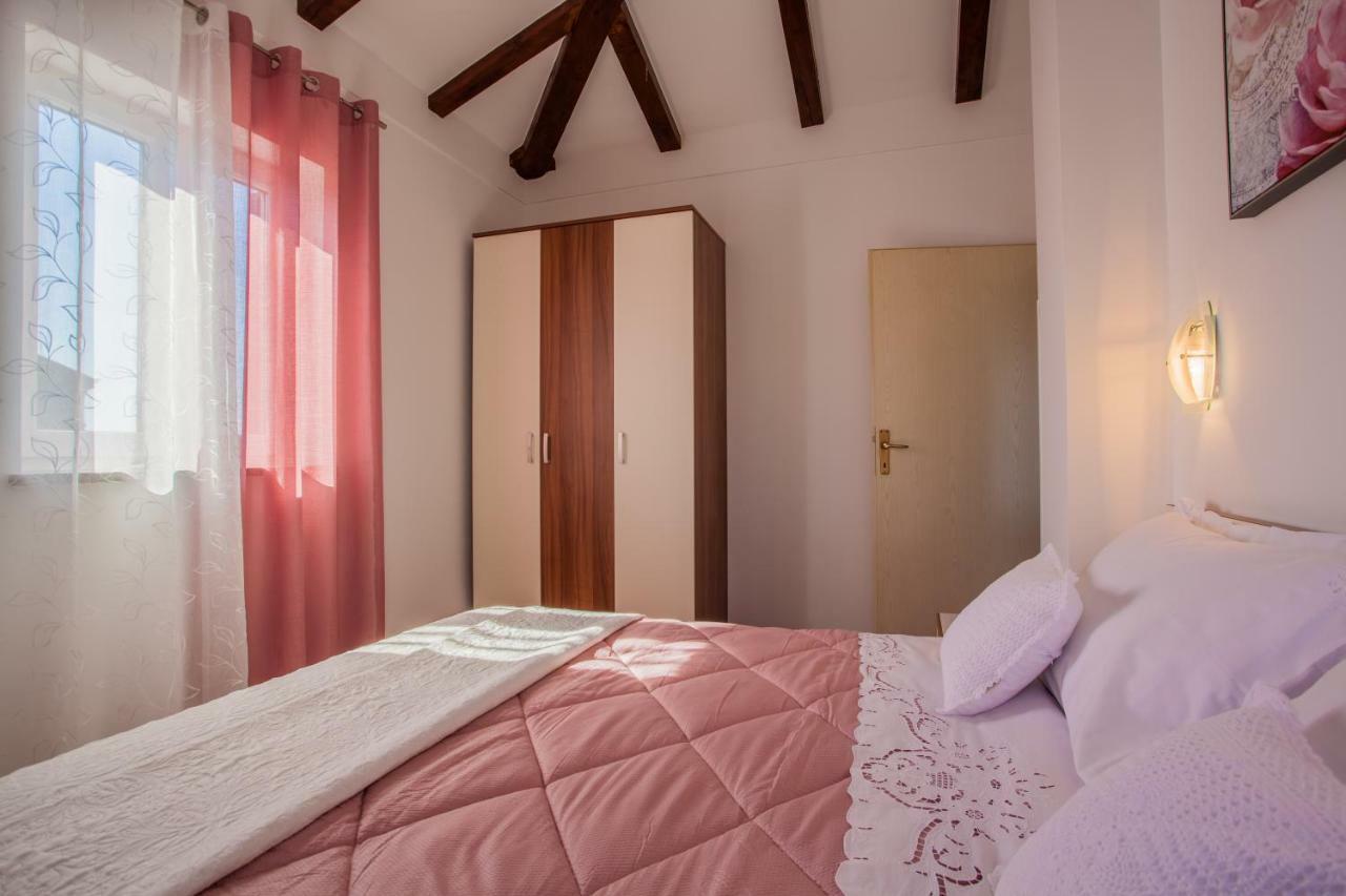 Apartman Madlen Cres Exterior photo