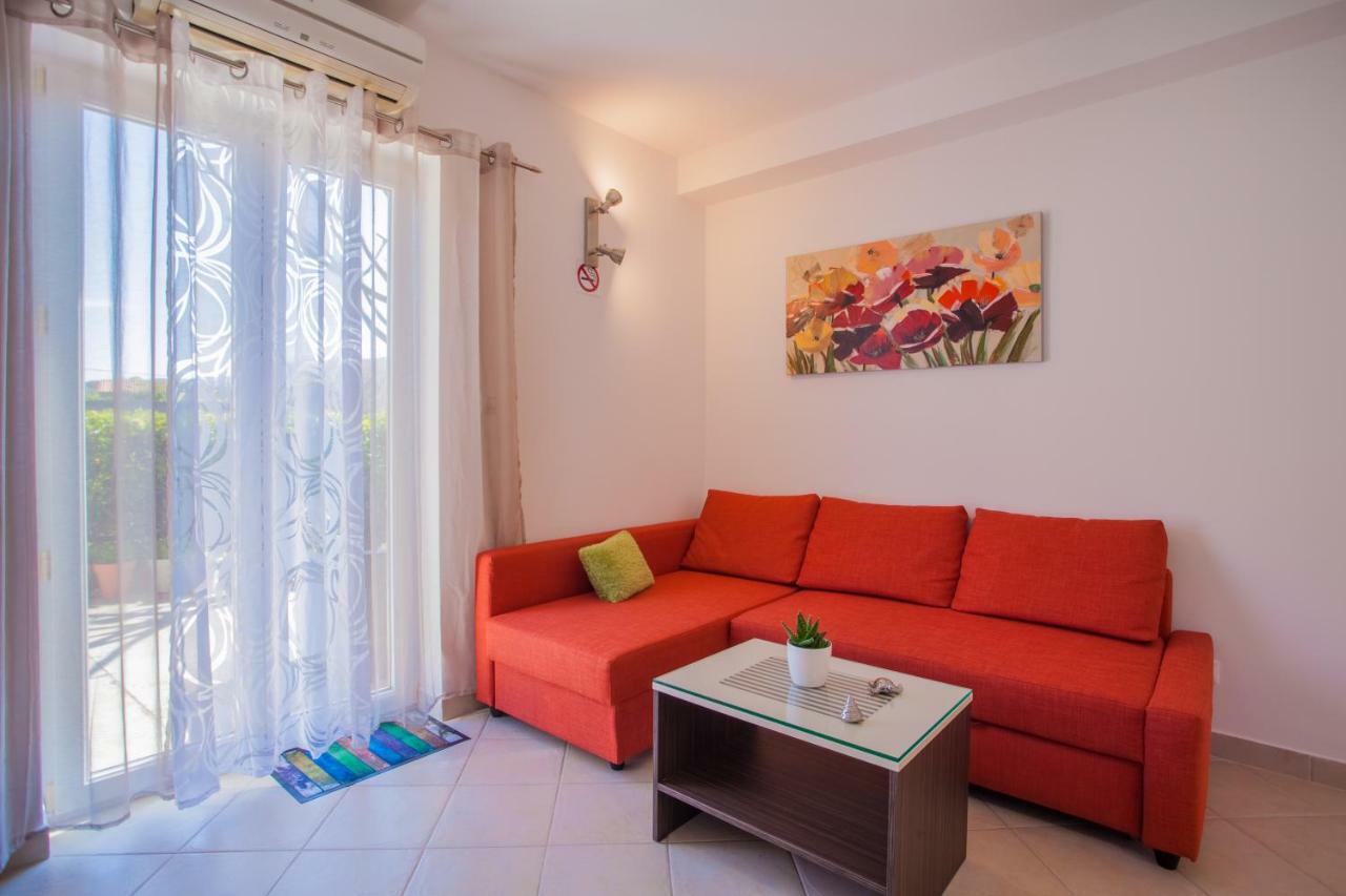 Apartman Madlen Cres Exterior photo