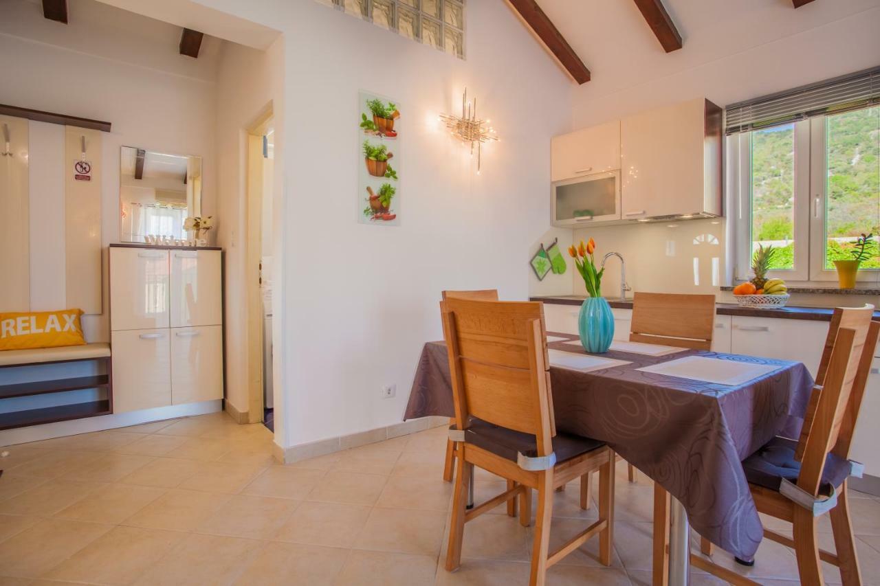 Apartman Madlen Cres Exterior photo