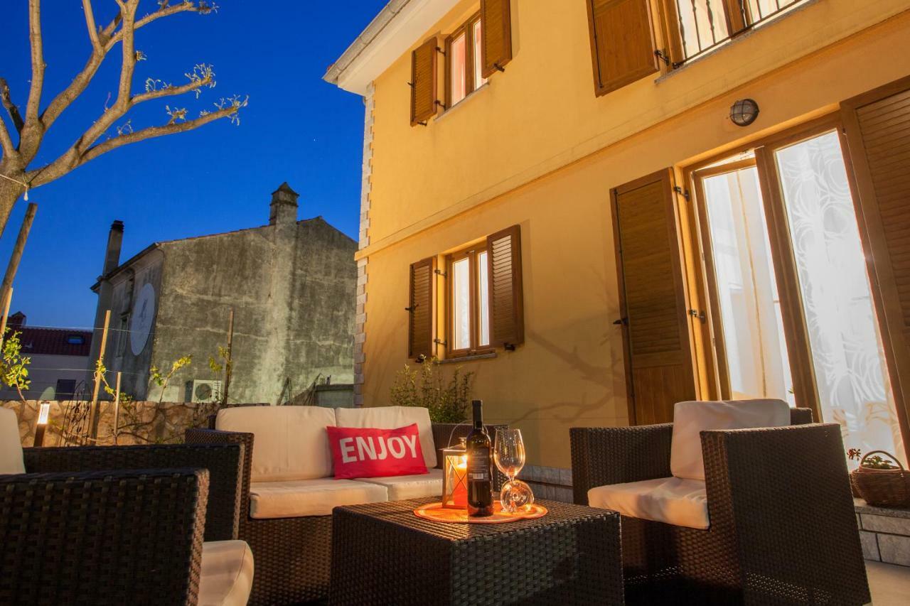 Apartman Madlen Cres Exterior photo